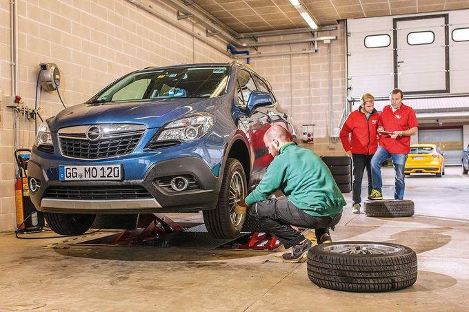 “Il test AMS sui pneumatici per SUV compatti mette in evidenza la differenza di prestazioni.” Copia Di Sommerreifentest 2016 Von Auto Motor Und Sport Montage Werkstatt FotoshowImage 7d3fcd90 935767