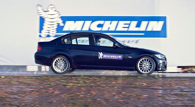 “ASSOCIATO MICHELIN 2019” FEDERICO SAQUELLA PNEUMATICI 4.2 Tip GeneralAdviceWhenDrivingOnWetRoads 140303